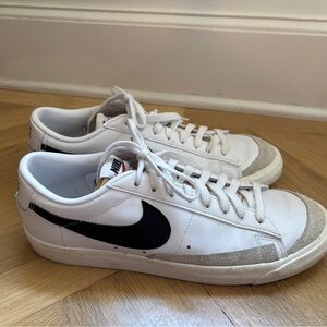 Nike Men's Blazer White and Black Classic Sneakers